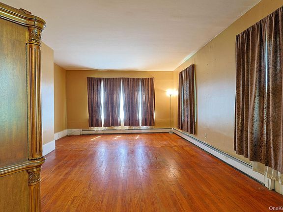 5th image of 8 Marion Avenue