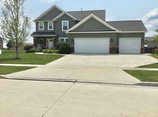 15 Chinkapin Ct, Bloomington, IL 61705