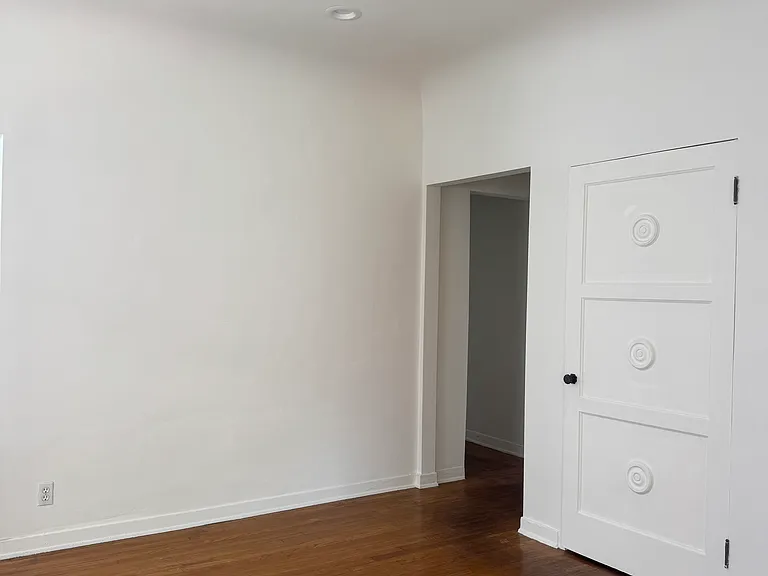 1852 S Sycamore Ave #1852 — Photo 4