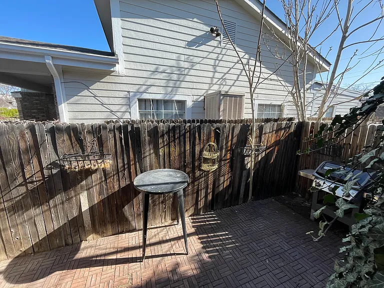 1305 E 31st Ave — Photo 9