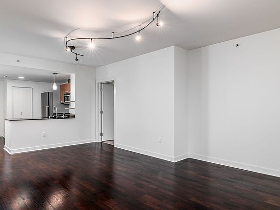 4th image of 300 Berry St Unit 623