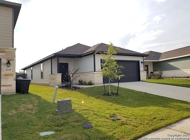 4 bed, 2.0 bath, 1602 sqft, $1,750 — Photo 2