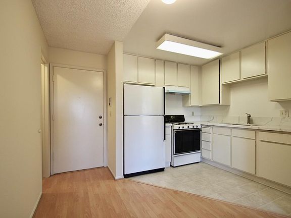 5th image of 2747 Auburn St APT 204