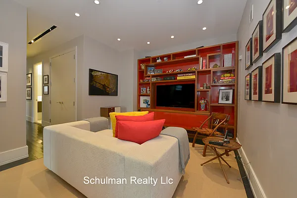 Sold by Schulman Realty LLC | media 36