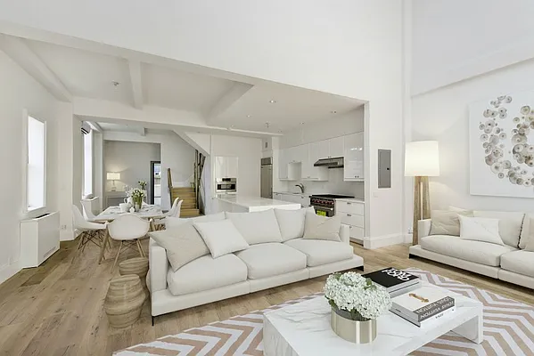 Rented by Status Capital, LLC | media 44