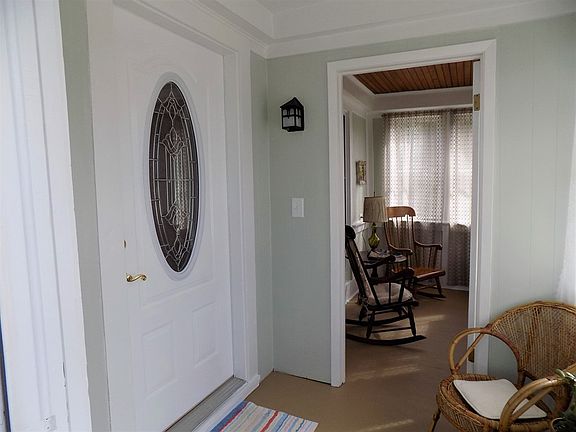5th image of 456 E Broadway St