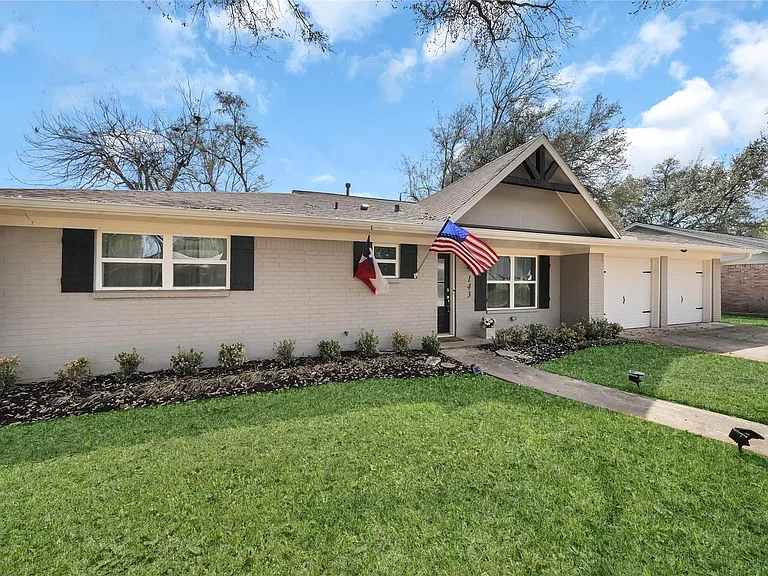 143 Bluebonnet St — Photo 3