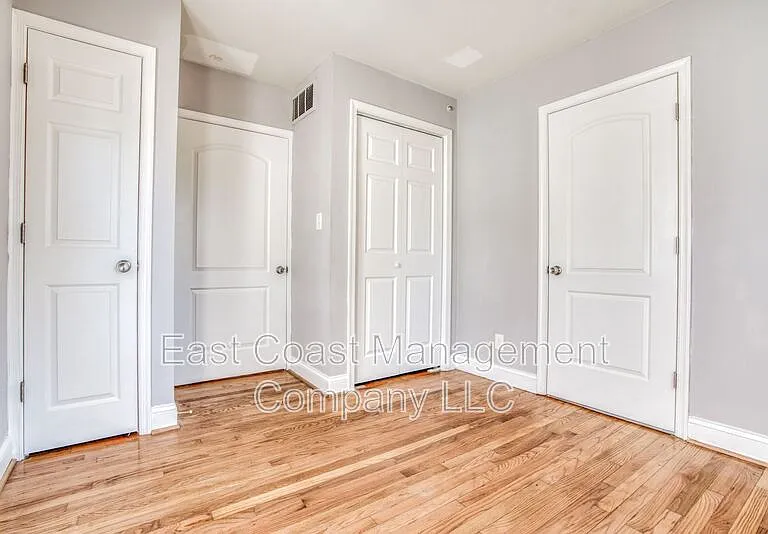 214 Center St — Photo 26