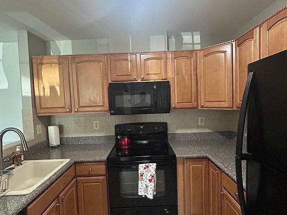 2nd image of 7804 Harrowgate Cir #D