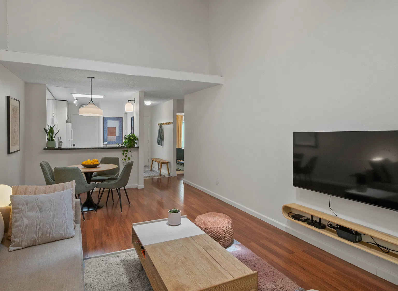 2 bed, 1.5 bath, 1020 sqft, $3,800 — Photo 3