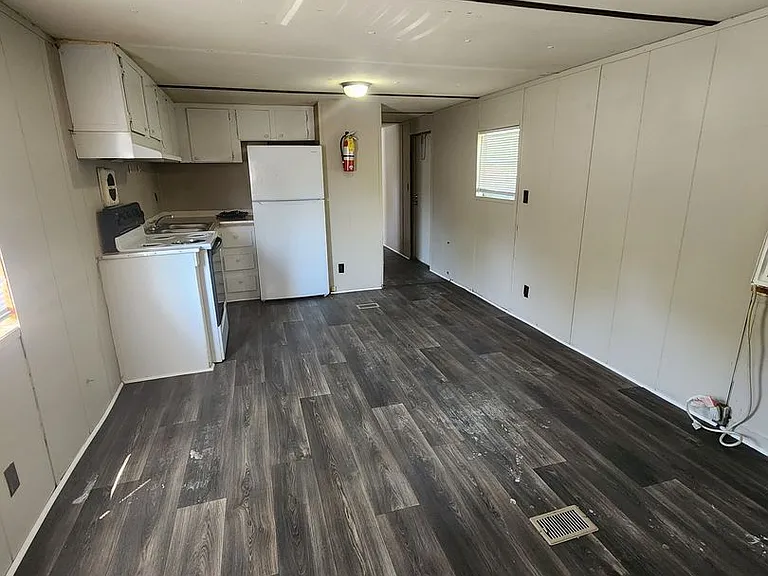 1219 W Oglethorpe Hwy — Photo 4