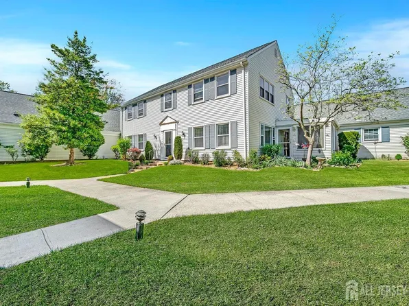 312 Sharon Way, Monroe Township, NJ 08831