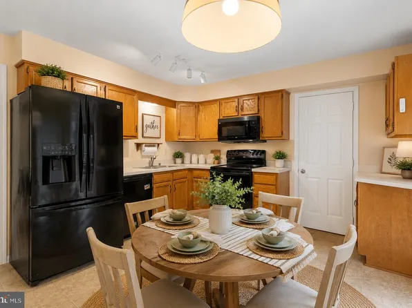 1206 Cordova Dr, Lusby, MD 20657