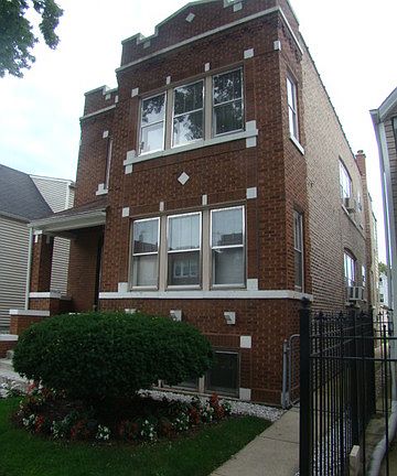 3rd image of 2423 N Lorel Ave