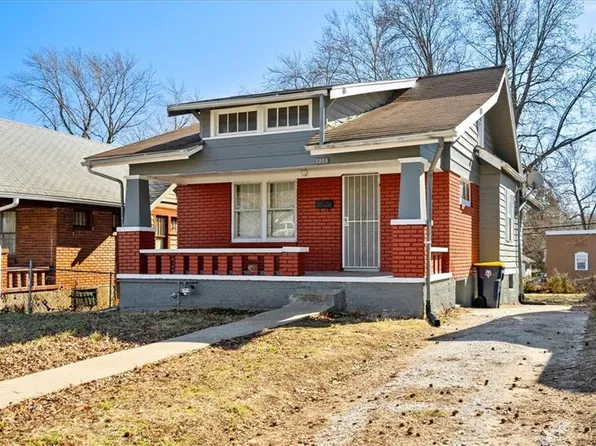 2203 E 70th St, Kansas City, MO 64132