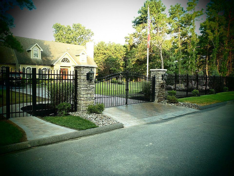 2nd image of 1500 Scranton Ave