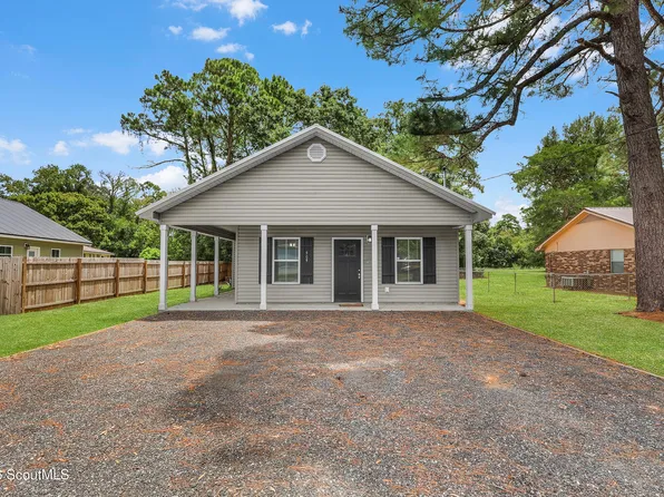 909 E 3rd St, Darien, GA 31305