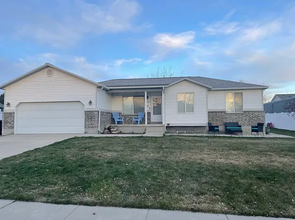 9228 S Mountain Laurel Ln, West Jordan, UT 84081