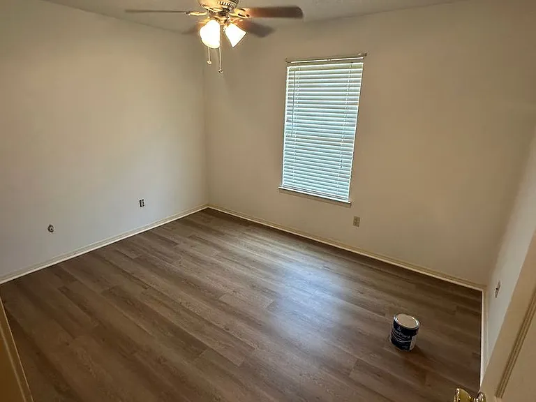 950 Penny Ln — Photo 9