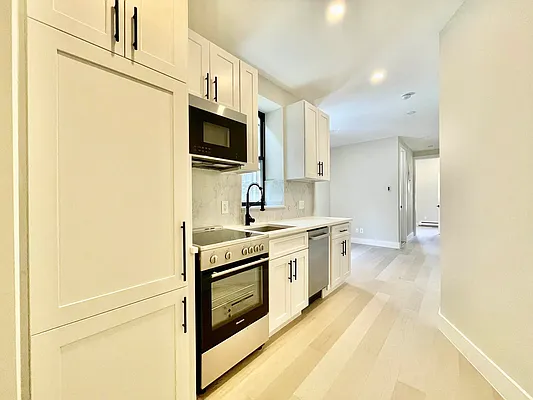 Rented by HOLTON REAL ESTATE INC. | media 10