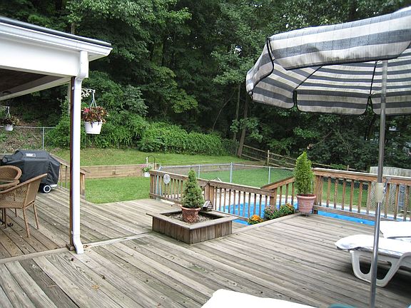Two-Tiered Deck 