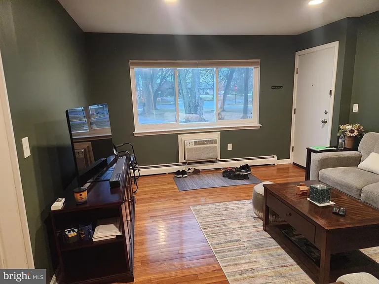 304 South St #A — Photo 3