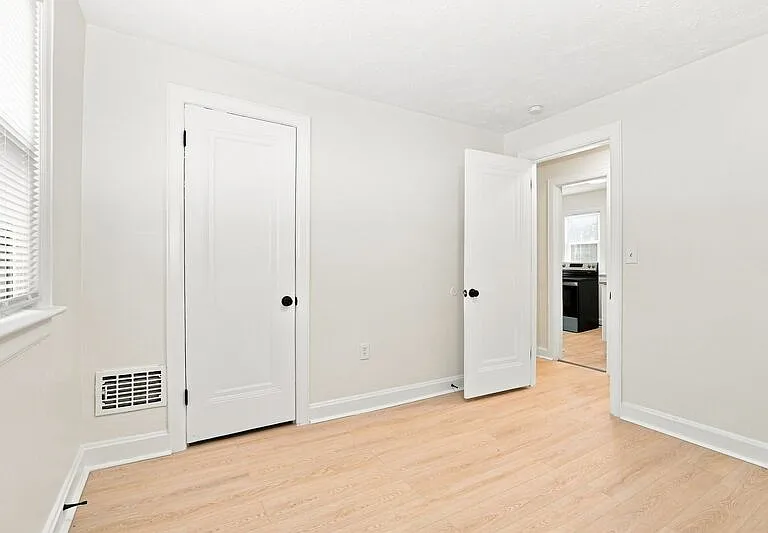 397 Catherine St #2 — Photo 8
