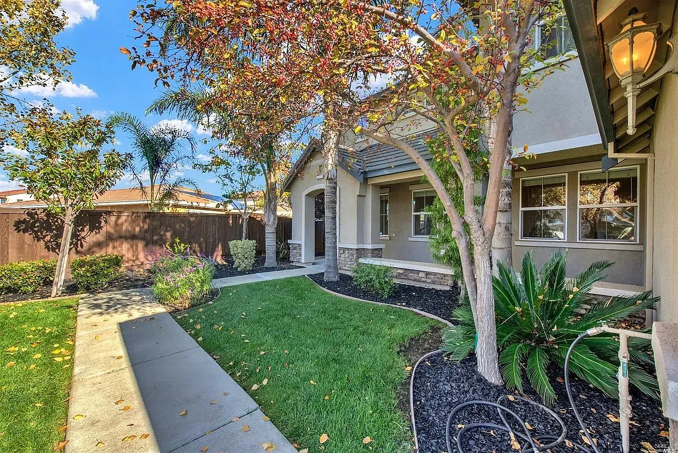 4 bed, 3915 sqft, $4,200 — Photo 4