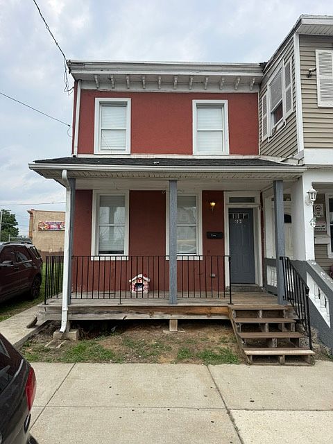 1st image of 604 E 8th St
