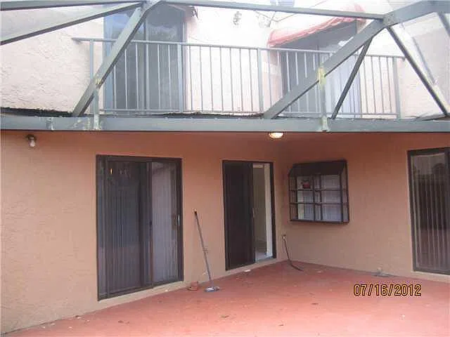 2 bed, 3.0 bath, 1325 sqft, $2,200 — Photo 2