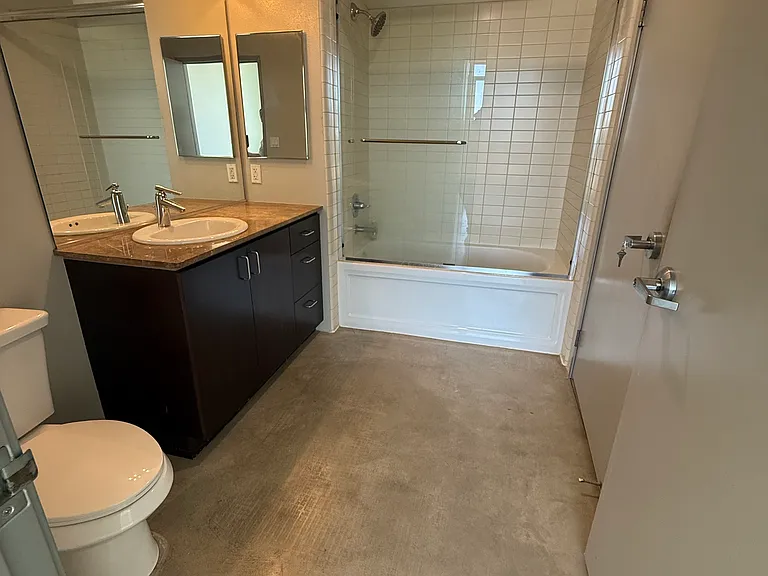 285 W 6th St #525 — Photo 43