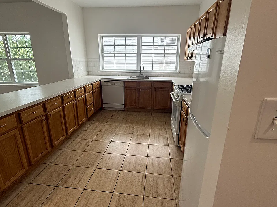 56-58 Ridgewood Ave #3