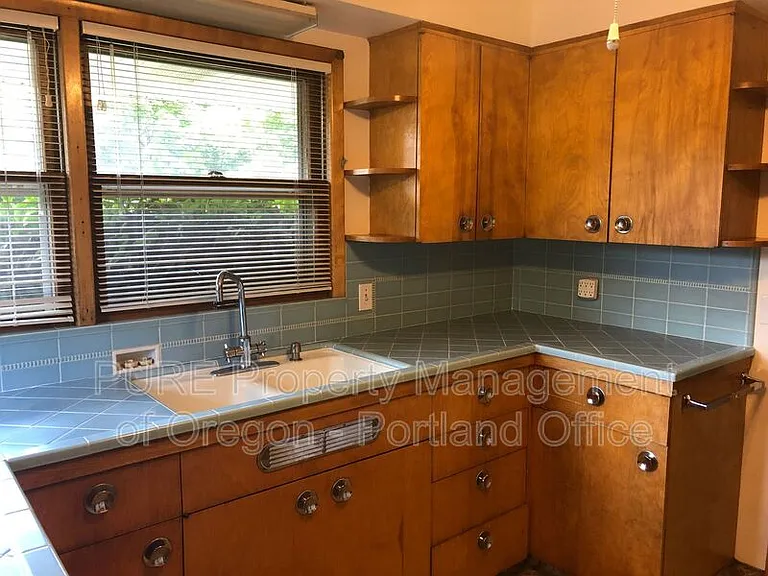 4725 SE Clinton St — Photo 3