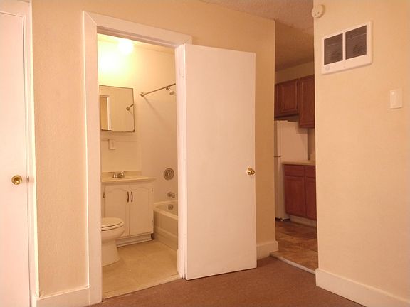 4th image of 418 W 33rd St APT 8