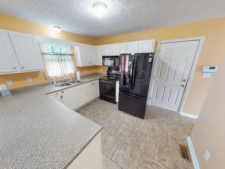 2438 Larwood Dr — Photo 16
