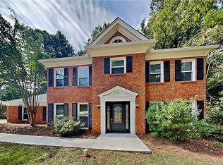 621 Roxboro Trce, Lawrenceville, GA 30044