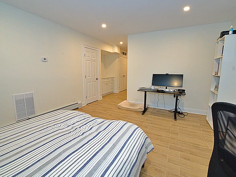 2408 Hammett Ave — Photo 22