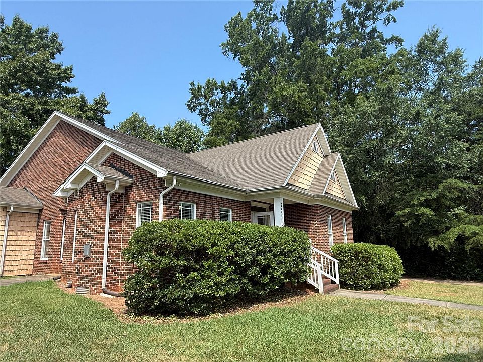2nd image of 20120 Colony Point Ln