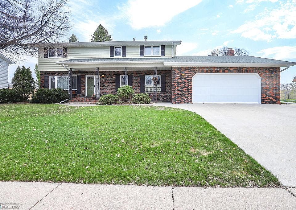 1st image of 113 S Woodcrest Dr N