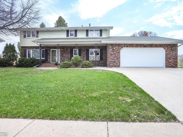 113 S Woodcrest Dr N, Fargo, ND 58102