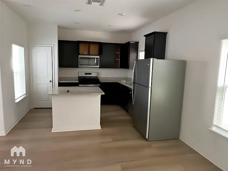 6021 Cooper Cash — Photo 3