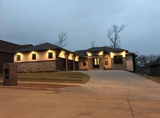 4450 S Irish Ivy Ave, Springfield, MO 65804