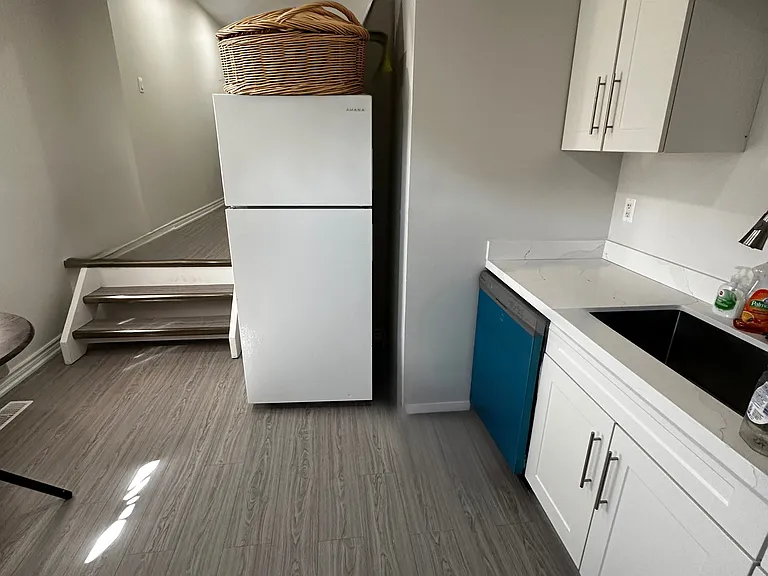 25 Howard St #1 — Photo 3