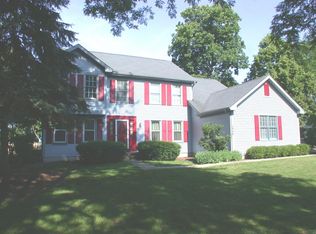 1040 Barberry Ct, Elgin, IL 60120