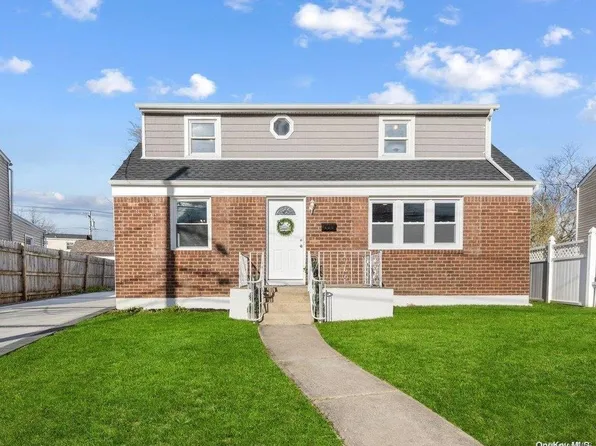 707 Martin Drive, Uniondale, NY 11553