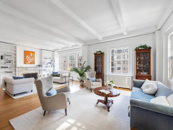 829 Park Avenue image 1 of 15