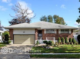 876 Glenridge Ave, Valley Stream, NY 11581
