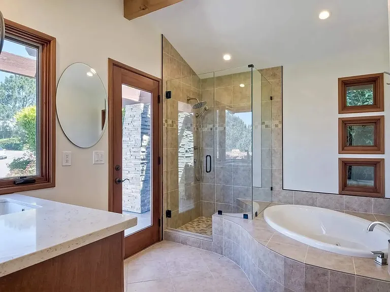 610 Amphitheatre Dr — Photo 14