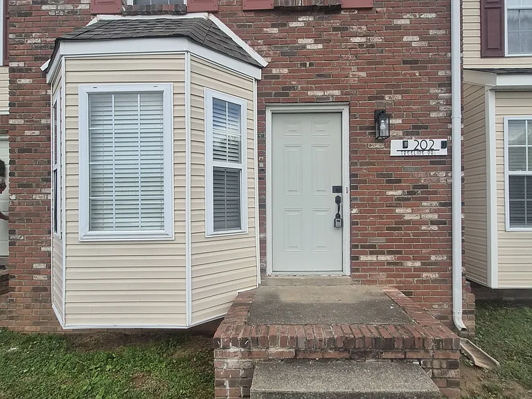 202 Tree Line Dr — Photo 1