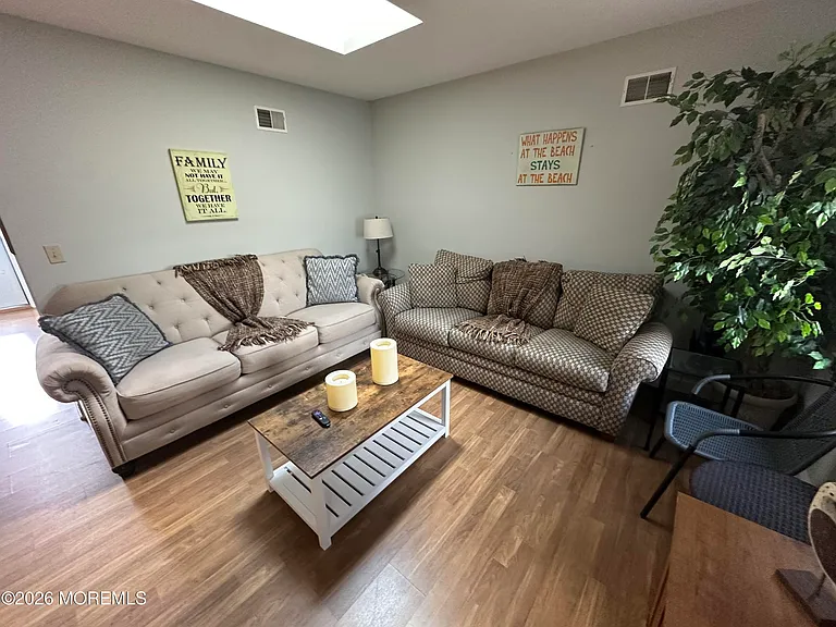 17 7th Ave — Photo 8